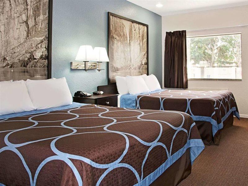 Super 8 By Wyndham Houston/Brookhollow Nw Экстерьер фото