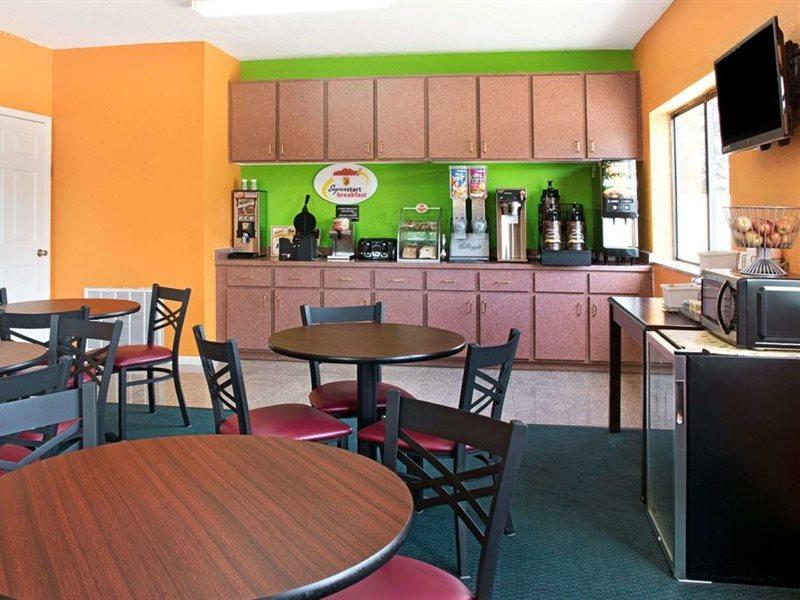 Super 8 By Wyndham Houston/Brookhollow Nw Экстерьер фото