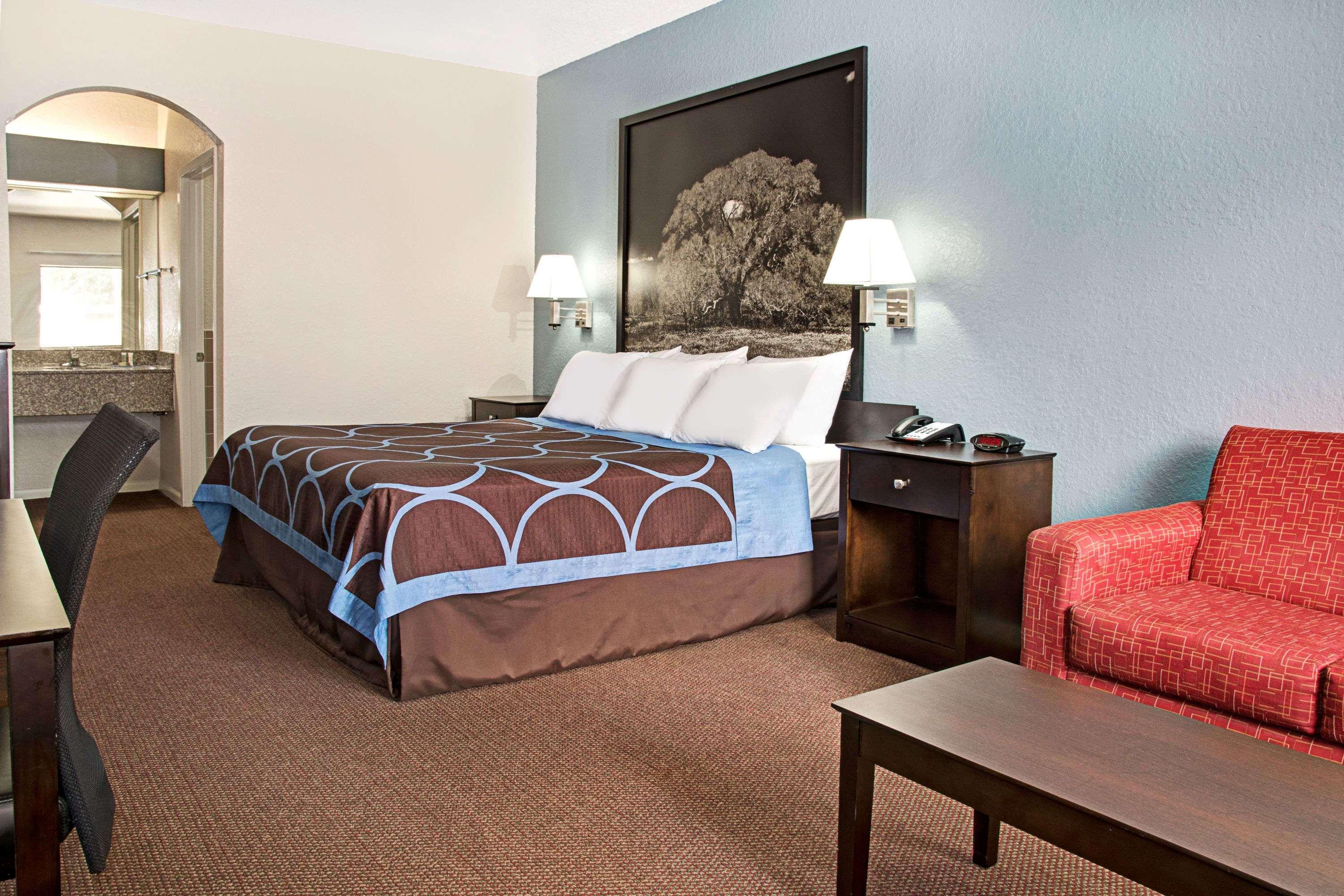 Super 8 By Wyndham Houston/Brookhollow Nw Экстерьер фото